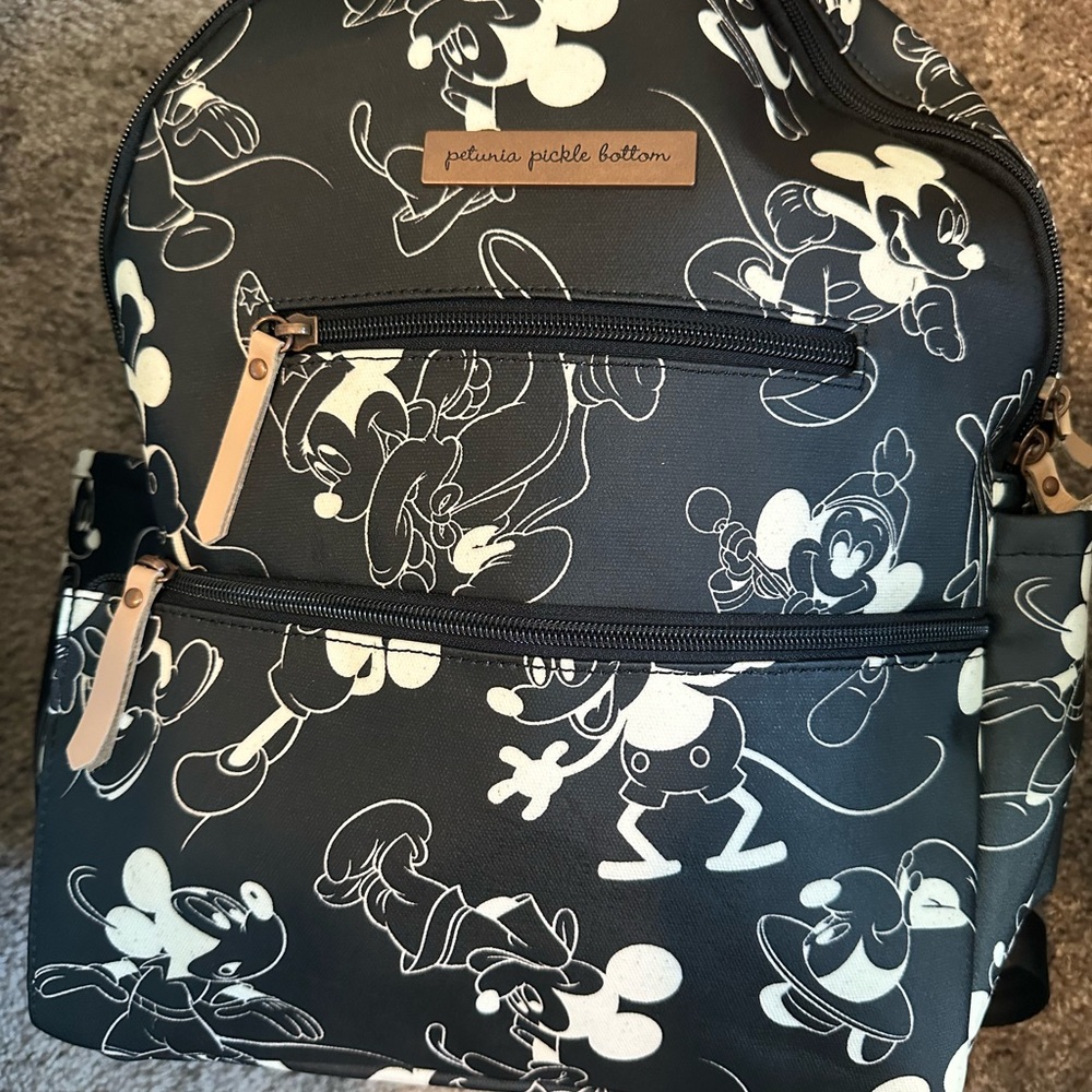 PETUNIA PICKLE BOTTOM
Mickey's 90th Disney Collaboration Ace Backpack